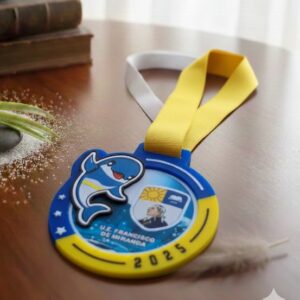 Medalla Acrílica Doble y Sticker Adhesivo